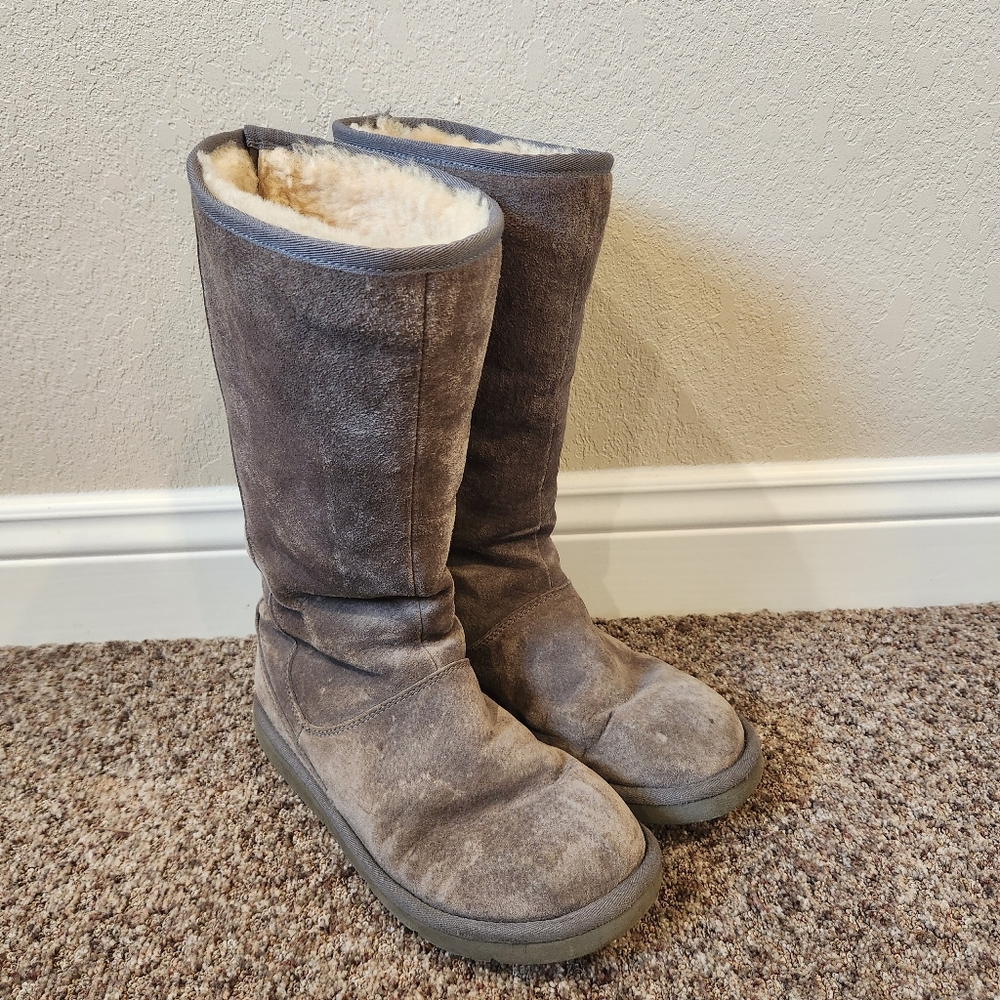 UGG Women's Grey Full Zip-Up Fleece Lined Boots - Size 9